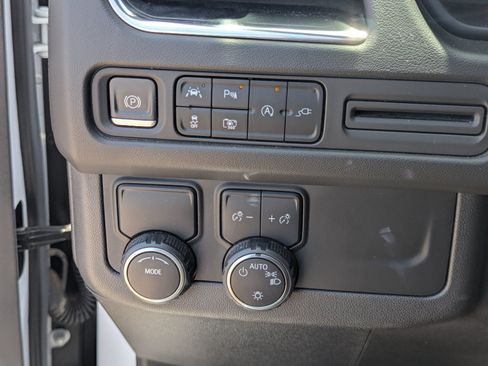 Used 2022 Chevrolet Tahoe LT w/ Luxury Package RWD image 14
