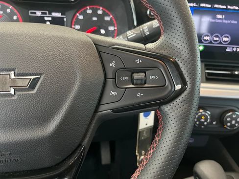 Used 2024 Chevrolet Trax RS FWD image 7