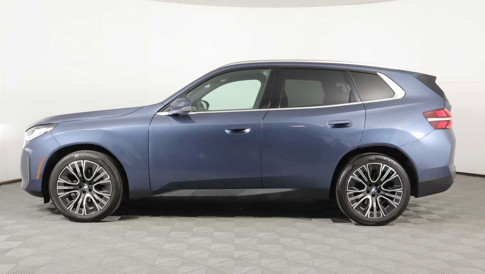 Used 2025 BMW X3 xDrive30i w/ Convenience Package AWD/4WD image 8