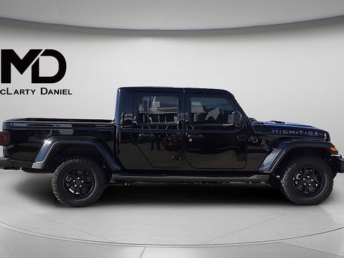 New 2025 Jeep Gladiator Sport image 6