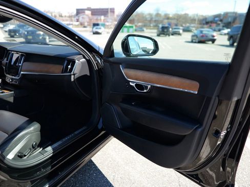 Used 2021 Volvo S90 T6 Momentum image 30