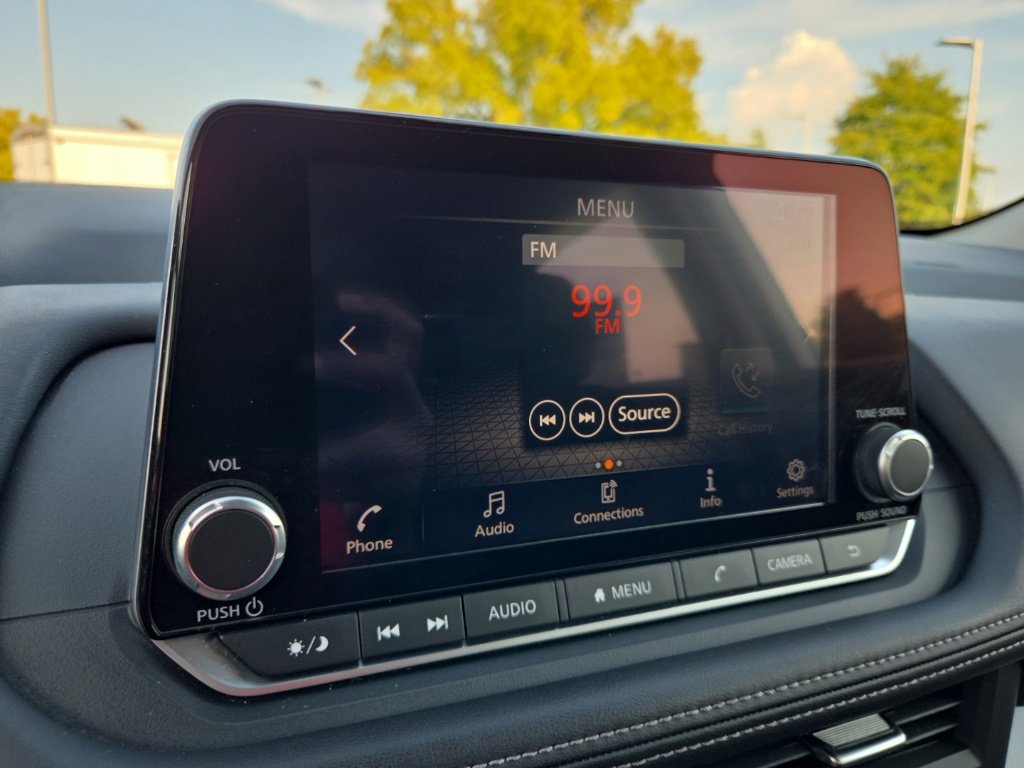 Used 2025 Nissan Rogue SV FWD image 37