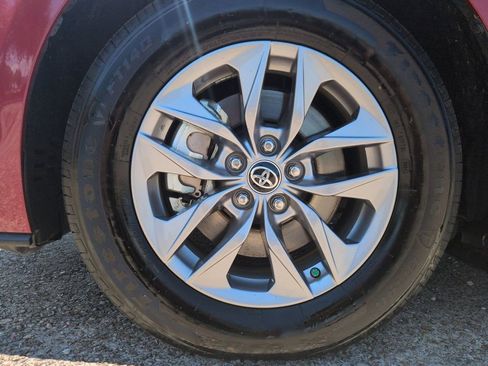Used 2025 Toyota Sienna LE w/ LE Plus Package FWD image 12