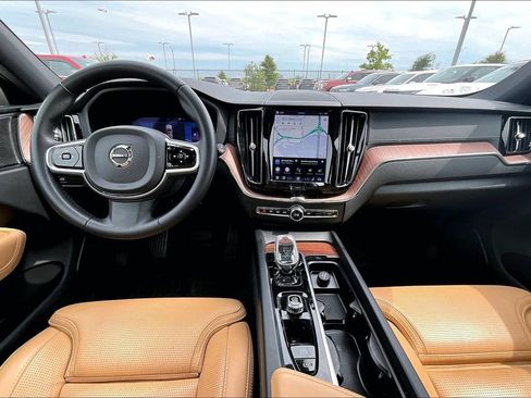 Used 2023 Volvo XC60 B5 Ultimate w/ Climate Package AWD/4WD image 18