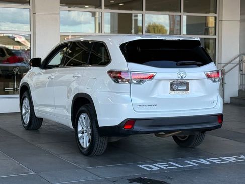 Used 2015 Toyota Highlander LE image 8