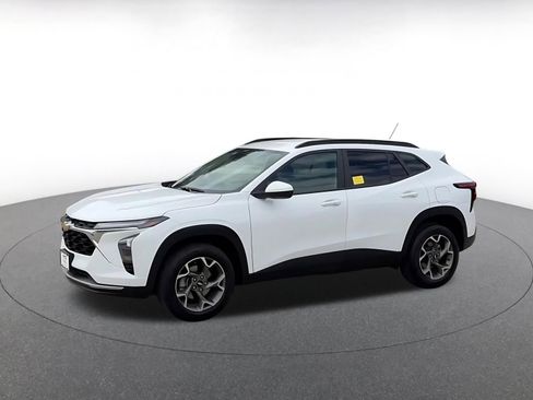 Used 2025 Chevrolet Trax LT image 8