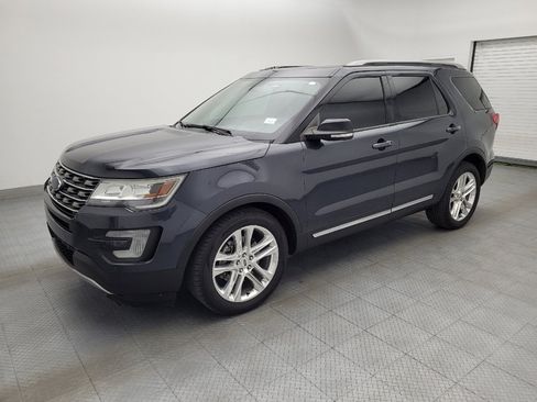 Used 2017 Ford Explorer XLT w/ Equipment Group 202A FWD image 2