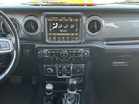Used 2023 Jeep Wrangler Unlimited Sahara w/ Cold Weather Group AWD/4WD image 18