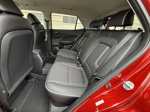 Certified 2024 Hyundai Venue Limited FWD image 24