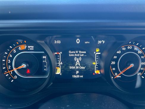 Used 2025 Jeep Wrangler Sahara image 15