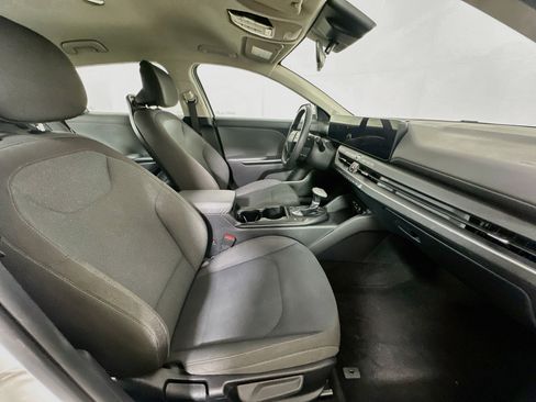 Used 2025 Kia K4 FWD image 29