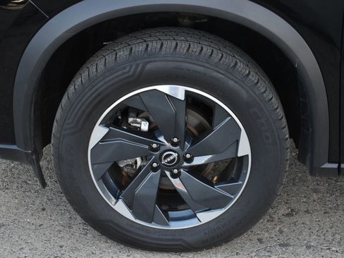 Used 2025 Nissan Rogue SV image 11