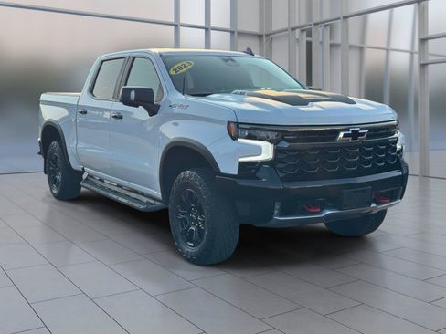 Used 2023 Chevrolet Silverado 1500 ZR2 w/ Technology Package AWD/4WD image 2