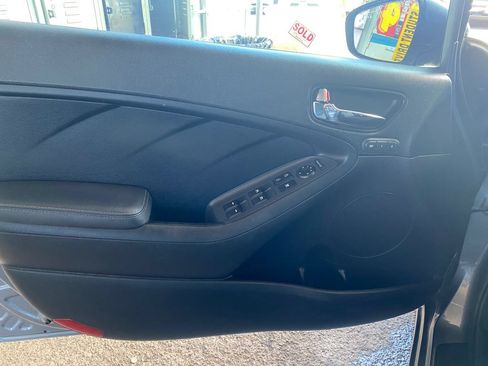 Used 2017 Kia Forte S w/ S Premium Package FWD image 31