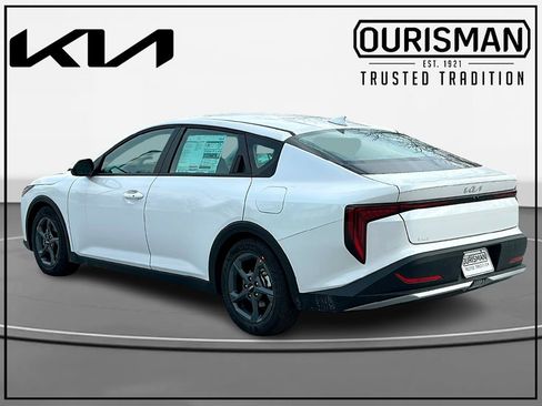 New 2025 Kia K4 LXS image 3