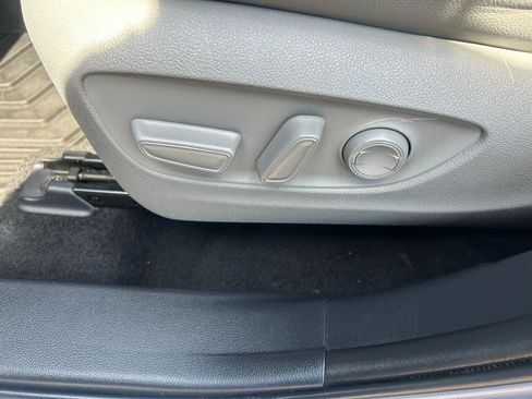 Used 2022 Toyota Highlander XLE AWD/4WD image 10