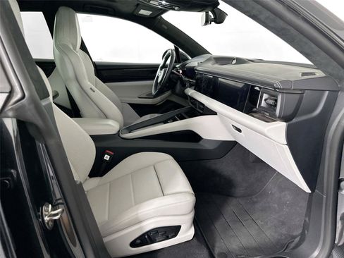 Certified 2024 Porsche Macan Turbo Electric AWD/4WD image 29