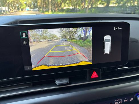 Used 2026 Kia Carnival FWD image 27
