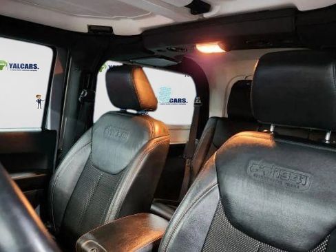 Used 2017 Jeep Wrangler Sahara image 10