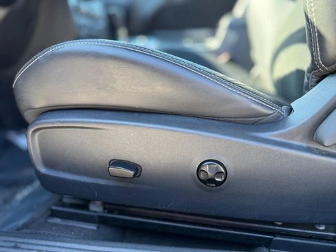 Used 2014 Dodge Challenger R/T image 11