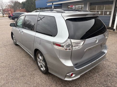 Used 2011 Toyota Sienna SE w/ Preferred Pkg image 7