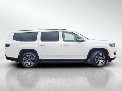 Used 2023 Jeep Wagoneer L Series II AWD/4WD image 3