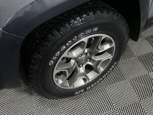 Used 2020 Jeep Cherokee Trailhawk w/ Cold Weather Group AWD/4WD image 12