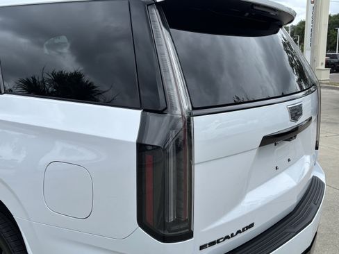 New 2026 Cadillac Escalade Platinum Sport w/ LPO, ONYX Package AWD/4WD image 10
