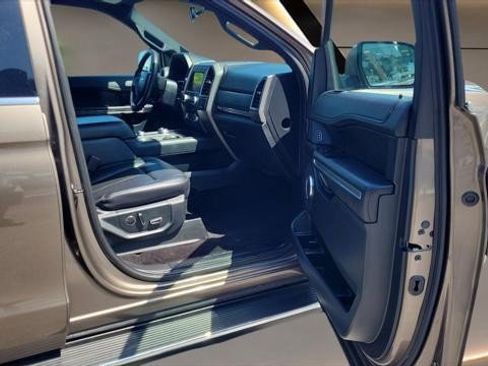 Used 2019 Ford Expedition Max XLT w/ Equipment Group 202A AWD/4WD image 11