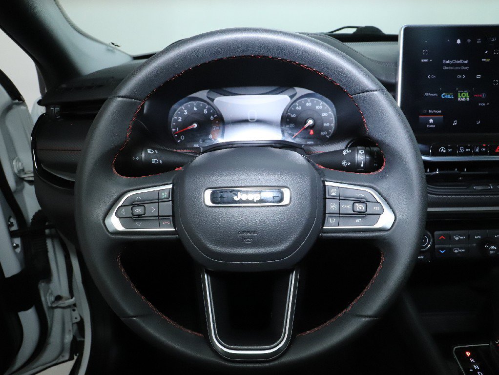 Used 2025 Jeep Compass Trailhawk AWD/4WD image 21