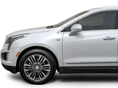 Used 2018 Cadillac XT5 Premium Luxury w/ Driver Assist Package image 12