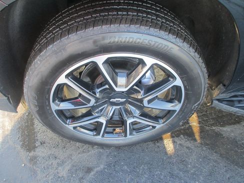 Used 2024 Chevrolet Suburban RST w/ Sport Performance Package image 13