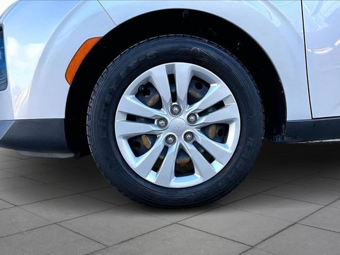 Used 2020 Kia Soul LX image 10
