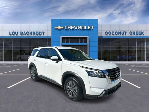 Used 2025 Nissan Pathfinder SV image 1