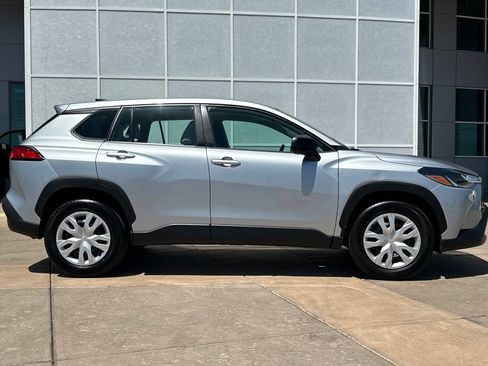 Used 2024 Toyota Corolla Cross L FWD image 3