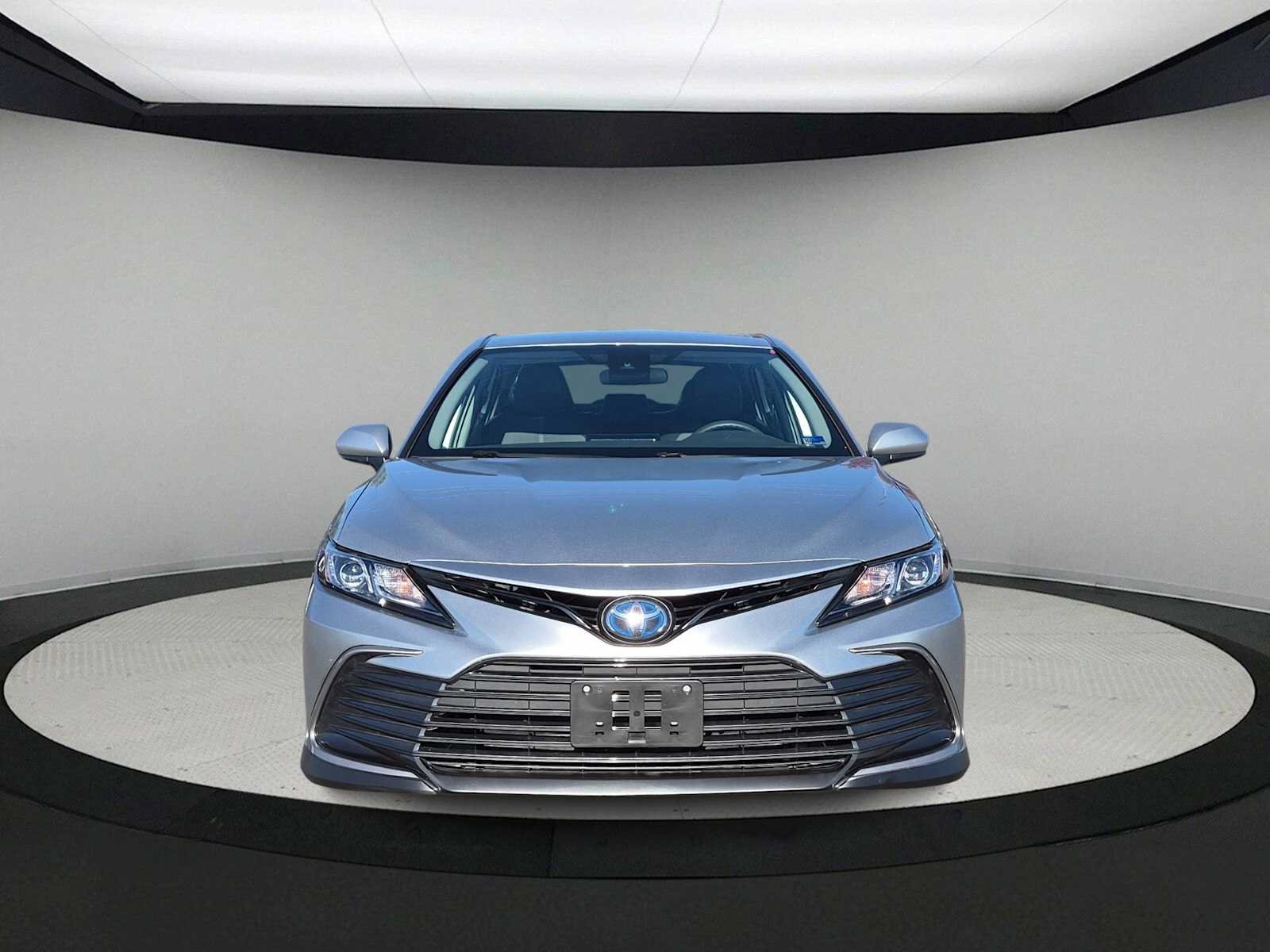 Used 2021 Toyota Camry LE FWD image 3