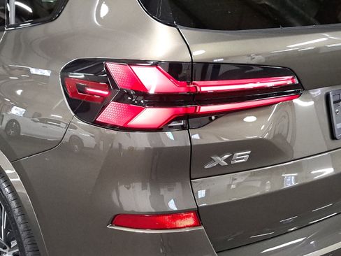 New 2026 BMW X5 xDrive40i w/ M Sport Package image 36