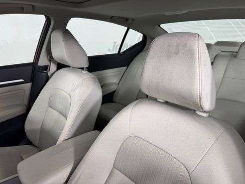 Used 2022 Nissan Altima 2.5 SV w/ SV Premium Package image 3