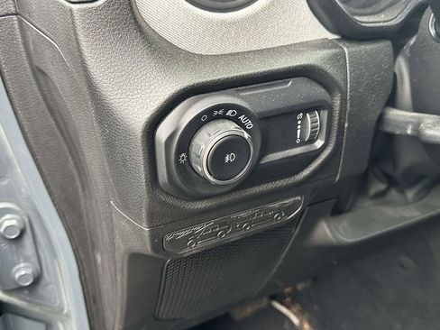 Used 2024 Jeep Wrangler Unlimited Sport AWD/4WD image 19