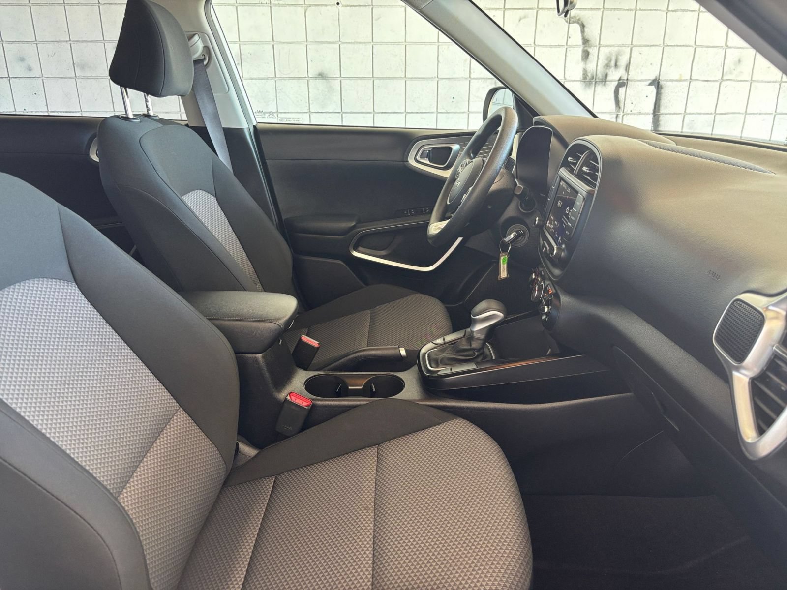 Used 2025 Kia Soul LX w/ LX Technology Package FWD image 33