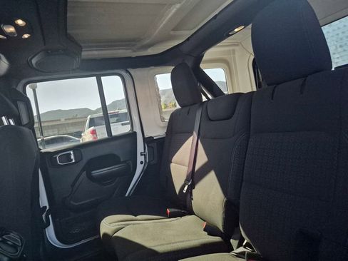 Used 2021 Jeep Wrangler Unlimited Islander image 14