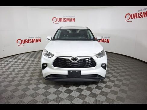 Used 2023 Toyota Highlander XLE AWD/4WD image 13