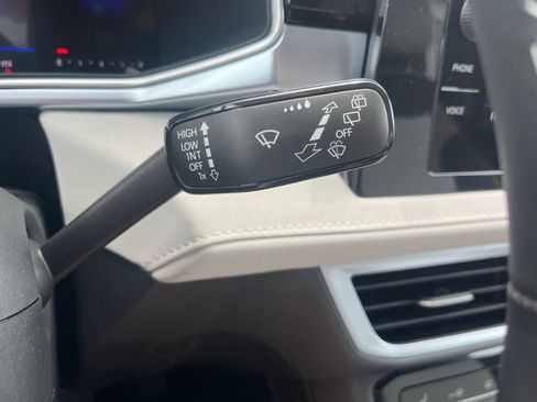 New 2026 Volkswagen Taos SE FWD image 12