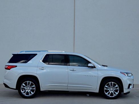 Used 2018 Chevrolet Traverse High Country image 3