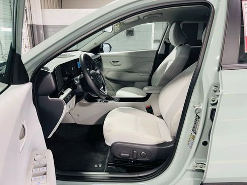 Used 2025 Hyundai Kona SEL image 21