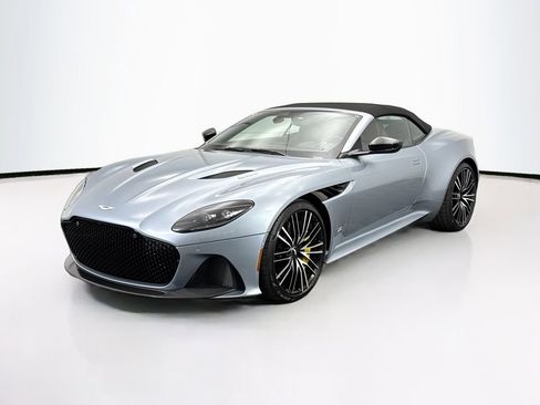 Used 2021 Aston Martin DBS Superleggera Volante image 9