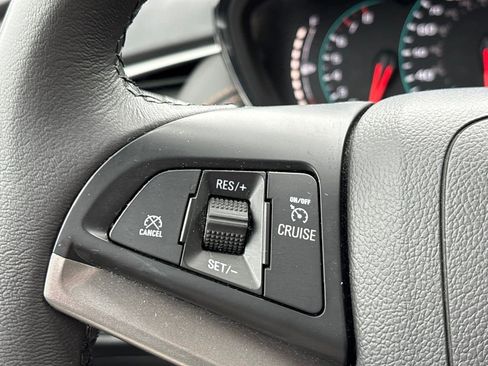 Certified 2022 Chevrolet Trax LT w/ LT Convenience Package image 20