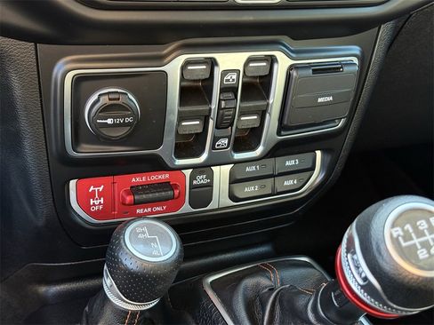 Used 2021 Jeep Gladiator Mojave w/ Cold Weather Group image 28