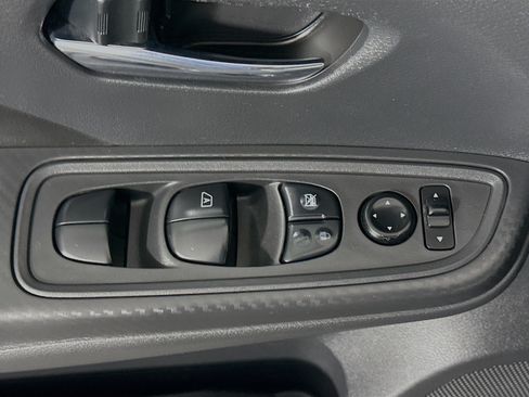 Used 2020 Nissan Versa SV FWD image 24