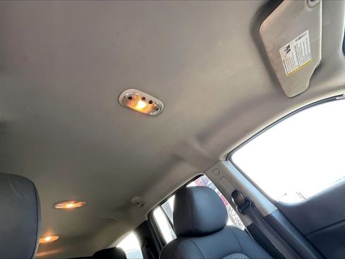 Used 2010 Chevrolet HHR LT image 21